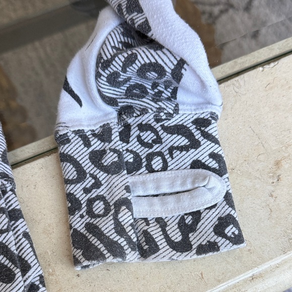 OBEY Black & White Zip Hoodie - Picture 5 of 6